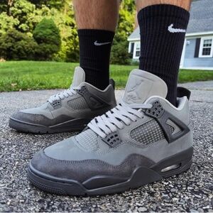 Nike Jordan 4 Retro SE
Paris Olympic Wet Cement Grey Men GS sneakers.